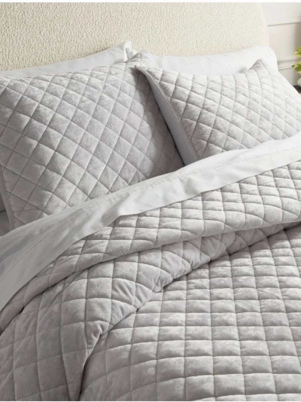 2x Diamond Stitch Velvet Quilt Shams in Light Gray OEKO- TEX Certified Polyester